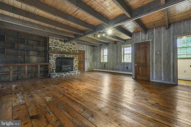 Building Photo - 335 Monocacy Hill Rd