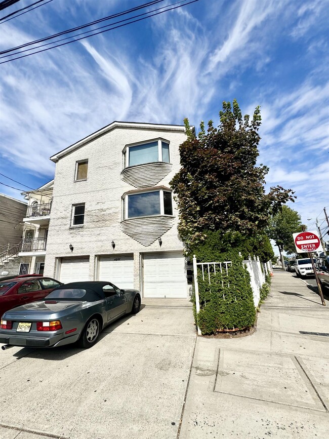 Building Photo - 1657 John F. Kennedy Blvd