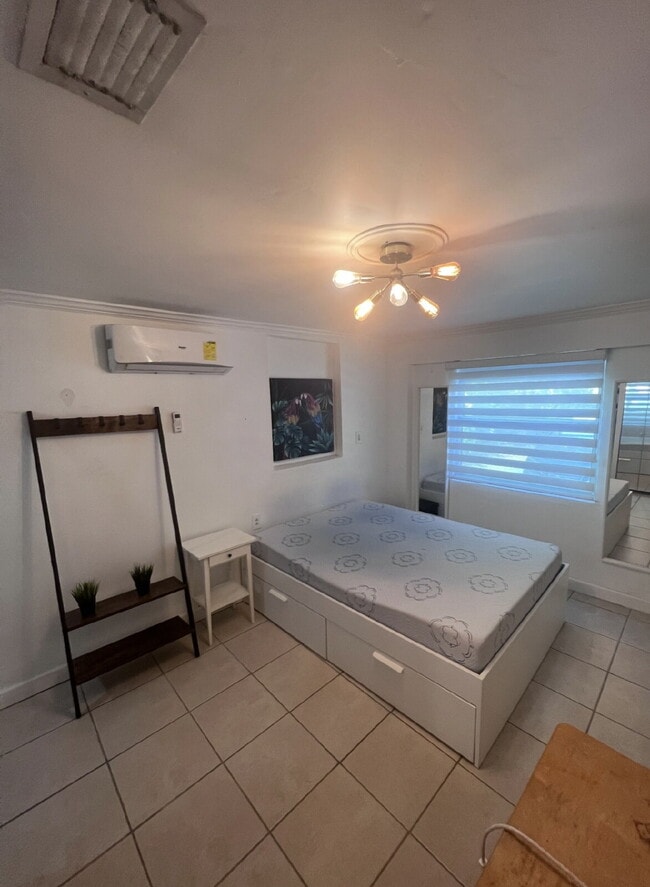 Building Photo - Efficiency/Studio for Rent – Available Imm...
