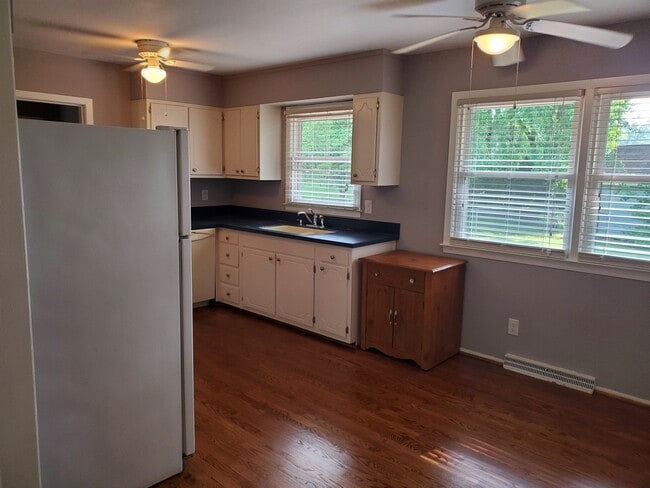 Kitchen - 1 Fontana Ct