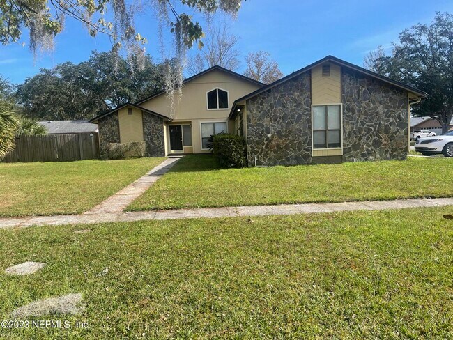 Foto del edificio - 8575 Rampart Rd
