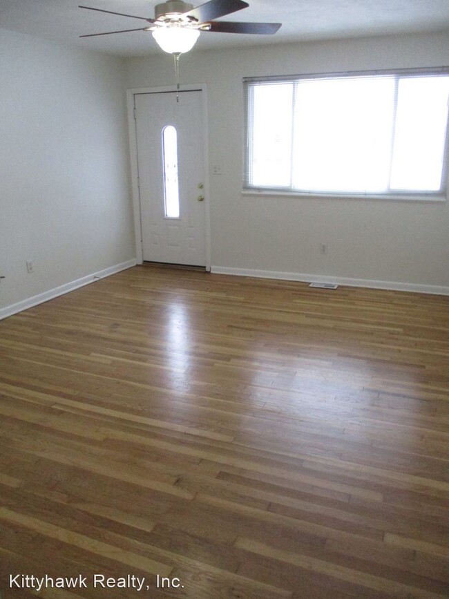 Building Photo - 3 br, 1.5 bath House - 728 Loop Street