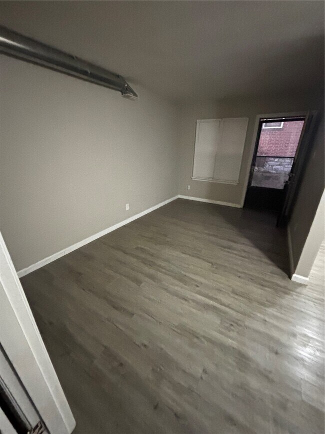 Foto del edificio - 4025 Hydraulic Ave