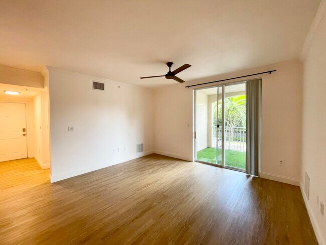 Building Photo - 6511 Emerald Dunes Dr