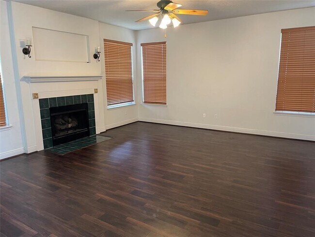 Building Photo - 15423 Park Glen Dr