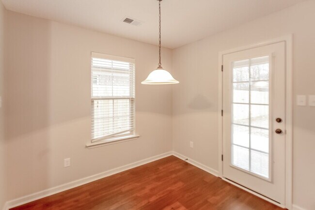 Foto del edificio - 9500 Eckley Pl