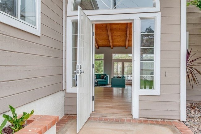 Foto del edificio - 1208 Little Oaks Ln