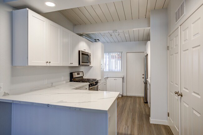 Foto del edificio - 952 W 10th Ave