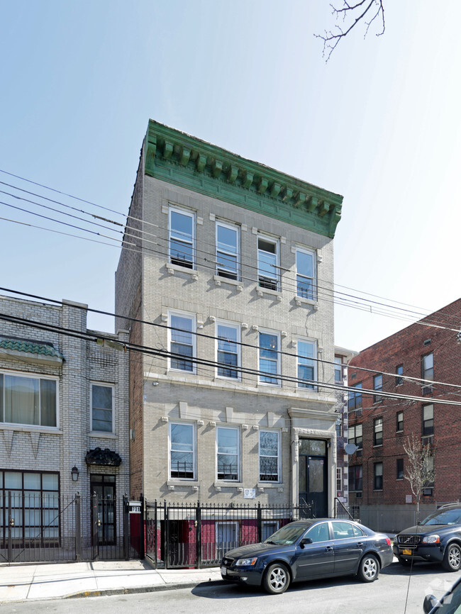 Building Photo - 737 E 226th St