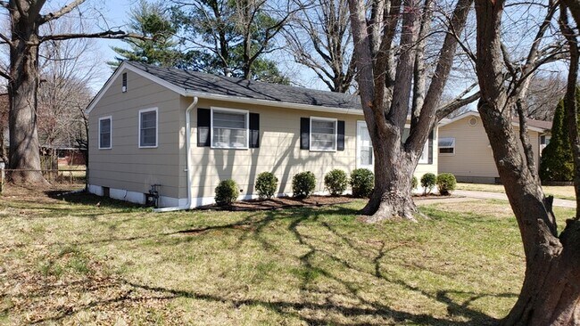 Foto del edificio - 1449 Broadlawns Ln Saint Louis, MO 63138