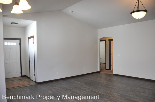 Building Photo - 3 br, 2 bath House - 8205 N. Crown Pointe ...