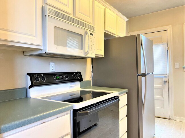 Foto del edificio - ** SPECIAL 50% OFF 1ST MONTH'S RENT** ASK ...