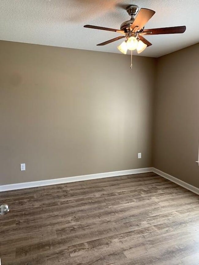 Building Photo - 2 BR / 2 BA with tons of upgrades