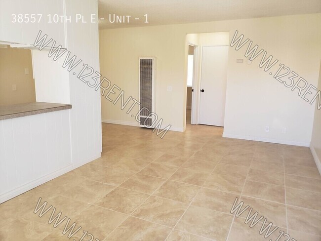 Foto del edificio - 1BD/ 1BTH 1ST FLOOR APT EAST PALMDALE