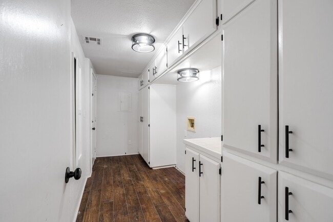 Foto del edificio - 1528 N Beard Ave