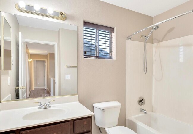 Building Photo - 3913 E Monona Dr