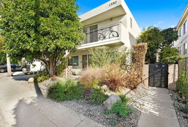 Building Photo - 1550 Saltair Ave, prime West LA location!