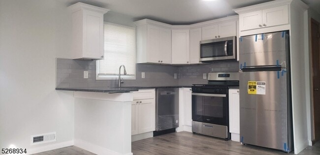 Building Photo - 46 Rockland Ave