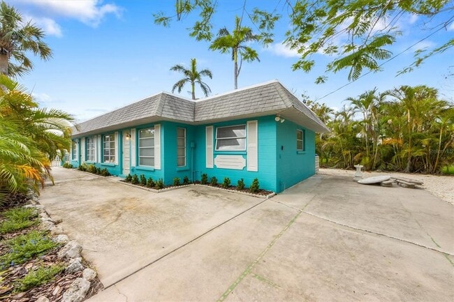 Building Photo - 208 Magnolia Ave