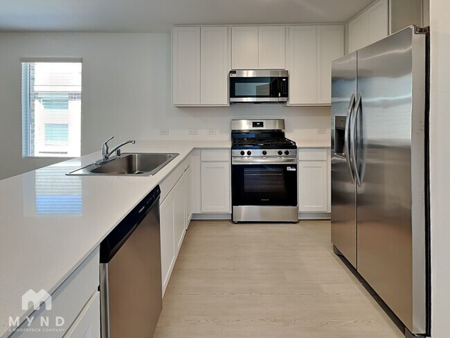 Building Photo - 2049 Belgian Dr