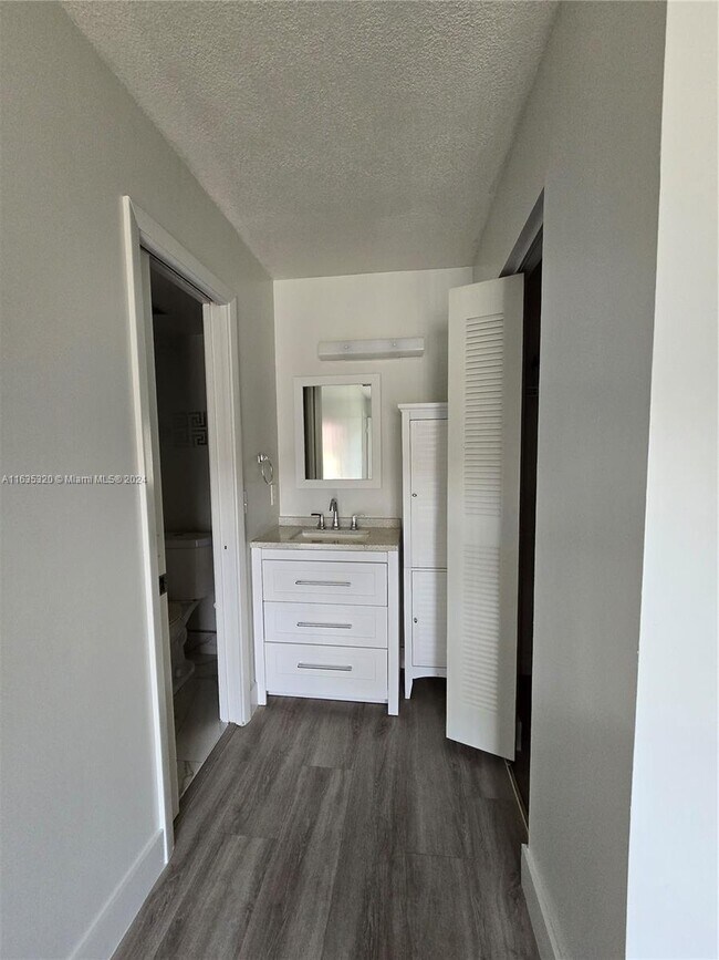 Foto del edificio - 14919 SW 104th St