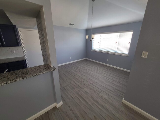 Dining area - 242 Willingham Dr