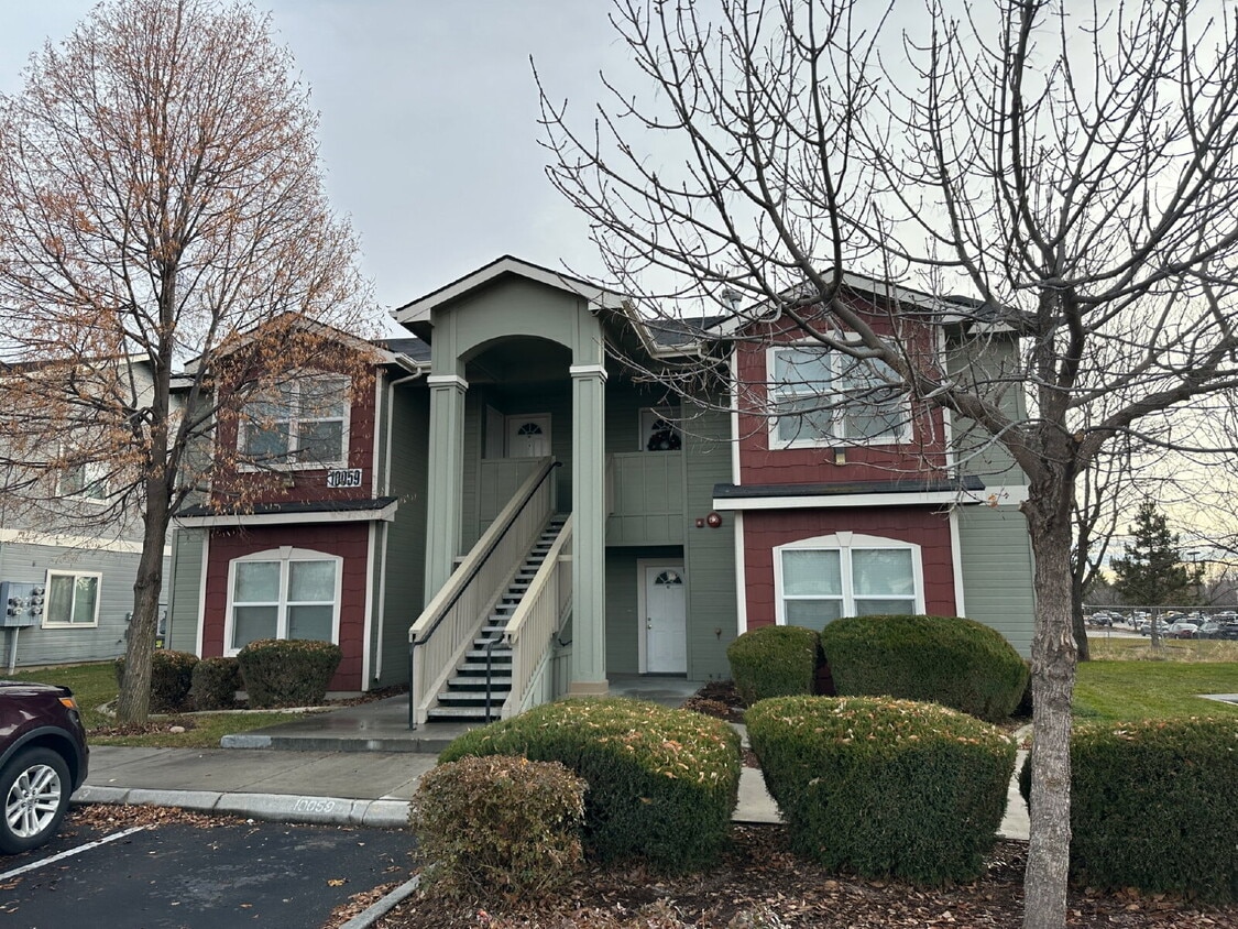 Primary Photo - Upper Level 2 Bed 2 bath Apartment
