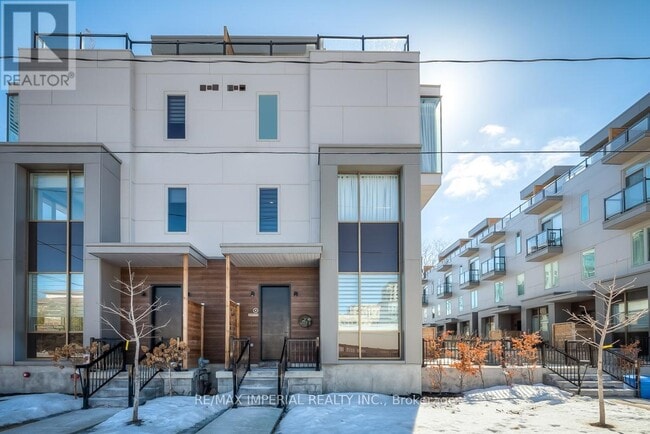 Building Photo - 18-18 Greenbriar Rd
