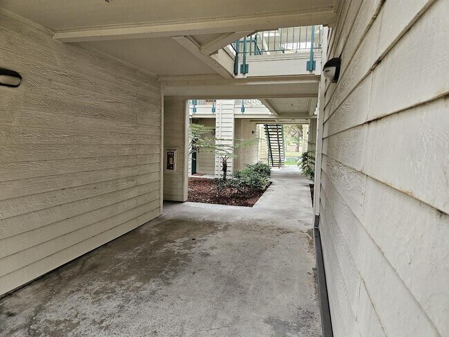 Building Photo - 2101 Hastings Shore Ln