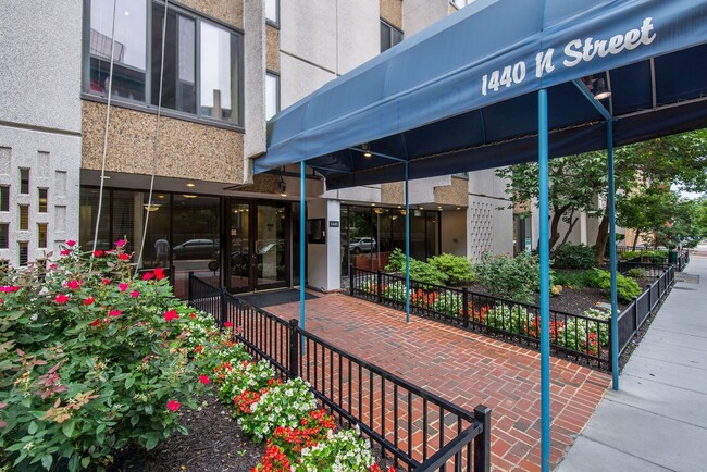Building Photo - 24-hour Concierge/ Logan Circle// All Util...