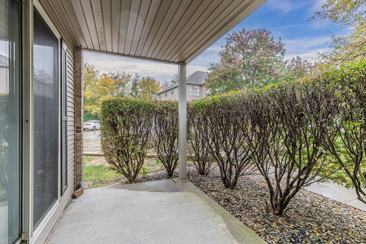 Building Photo - 5 Hartwell Ct