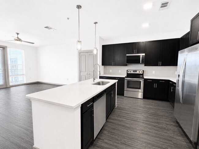 Building Photo - 1111 N Durham Dr