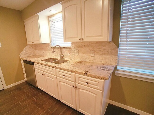 Foto del edificio - 5707 Southminster Dr