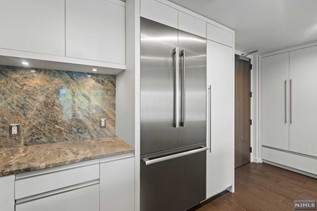 Foto del edificio - 320 Adolphus Avenue Unit 404