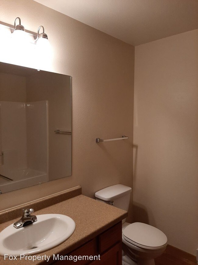 Building Photo - 1509-1510 Cedar Dr NE