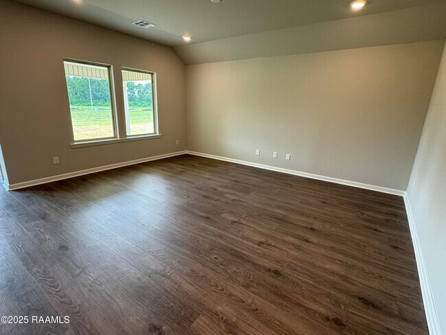 Building Photo - 226 Sidney Oaks Dr