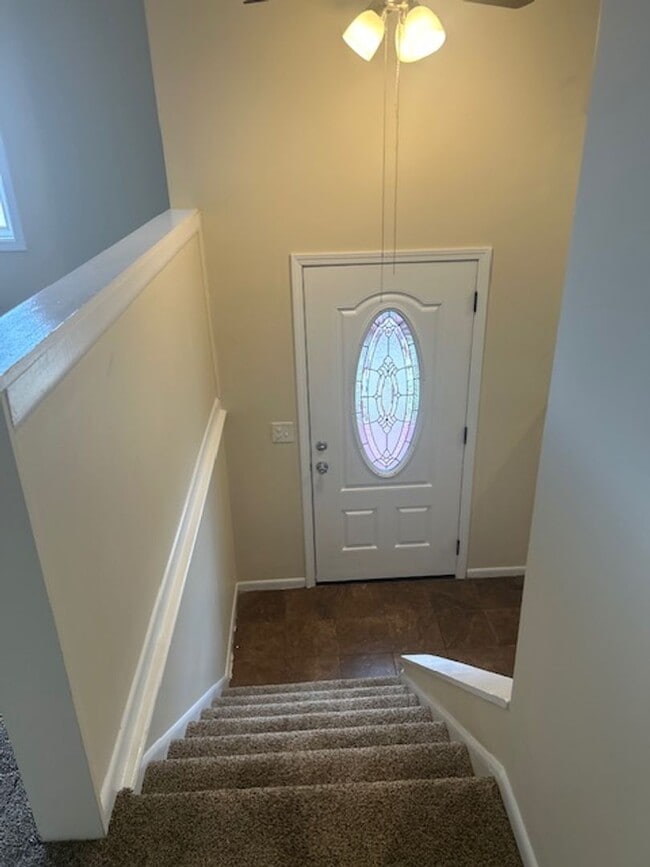 Building Photo - Tates Creek Split Foyer       260218