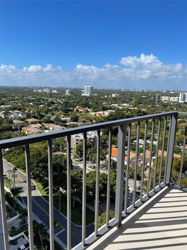 Building Photo - 1901 Brickell Ave