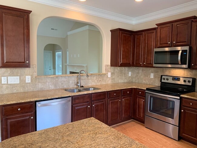 Building Photo - 3 Bedroom, 2 Bathroom One Level Townhome i...