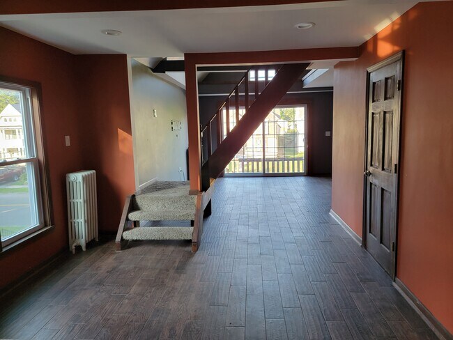 Building Photo - 272 Payne Ave
