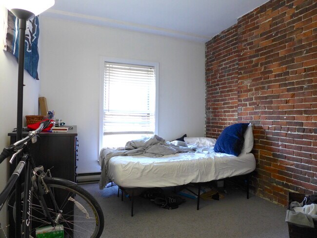 Building Photo - 1686 Washington St