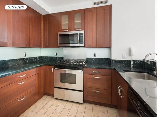 Foto del edificio - 272 W 107th St