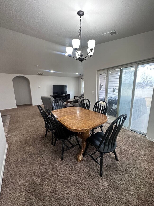 Building Photo - 3 bed 2 bath Rancher in Montrose a welcoming and friendly Community