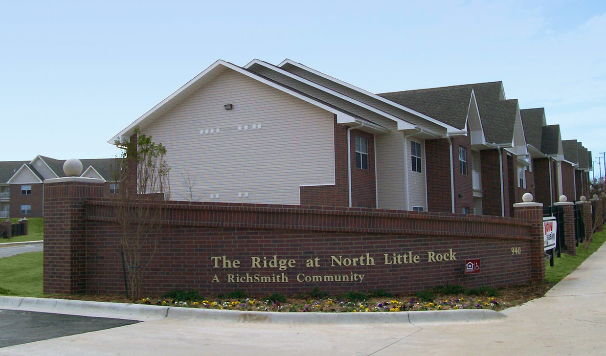 Letrero en el frente - The Ridge at North Little Rock