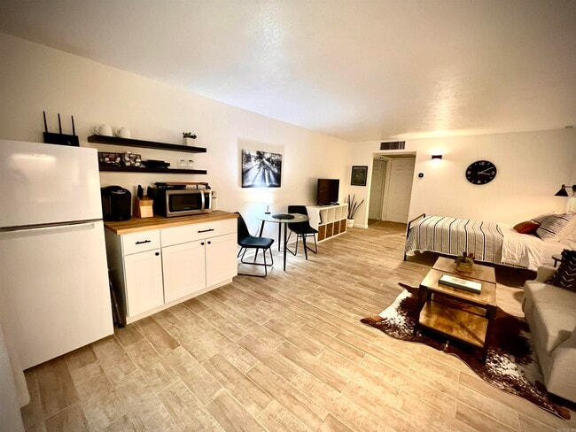 Building Photo - 3003 Summer Hill Pl