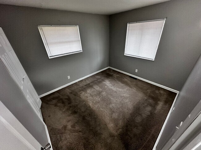 Building Photo - 3 Bedroom House