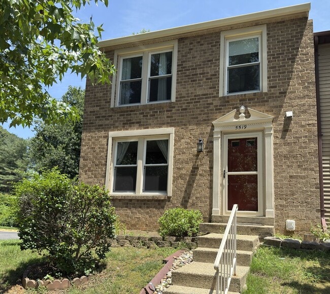 Photo - 3 Bed 4 Bath Townhome for Rent in Fairfax, VA!