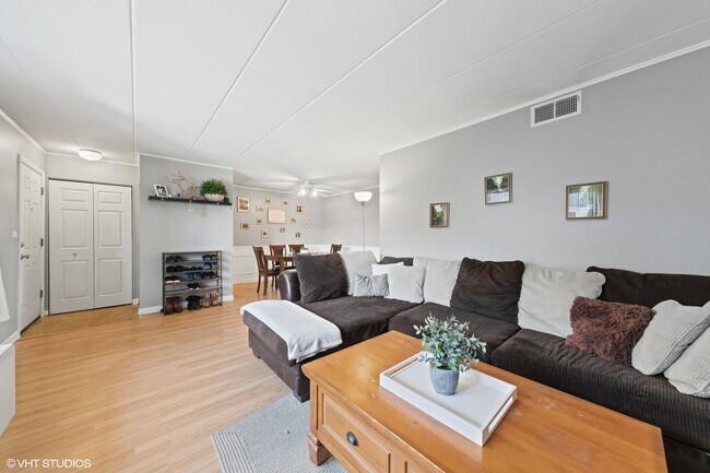 Foto del edificio - 9606 W Higgins Rd