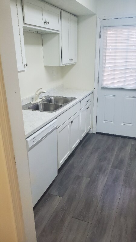 Foto principal - 7229 McEwen Rd