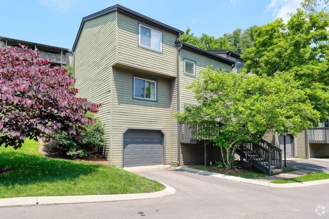 Building Photo - 215 Summit Ridge Dr